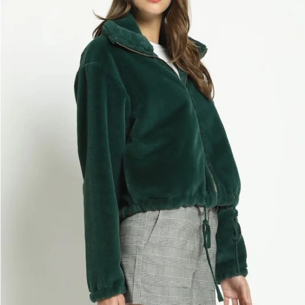 Faux Fur Zip Up - Picture 4 of 5